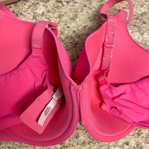 Gently worn pink Victoria Secret T-shirt bra size 38DD - Picture 3 of 5